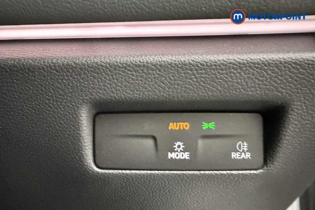 Volkswagen Passat Life Automatic Petrol Plug-In Hybrid Estate - Stock Number (1643786) - 17th supplementary image