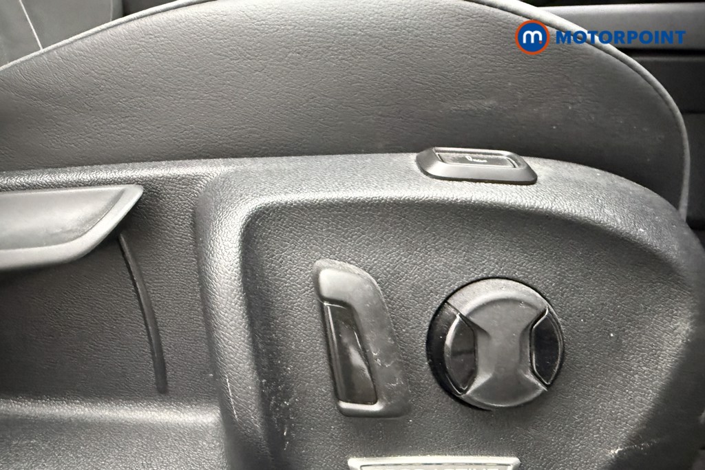 Volkswagen Passat Life Automatic Petrol Plug-In Hybrid Estate - Stock Number (1643786) - 18th supplementary image