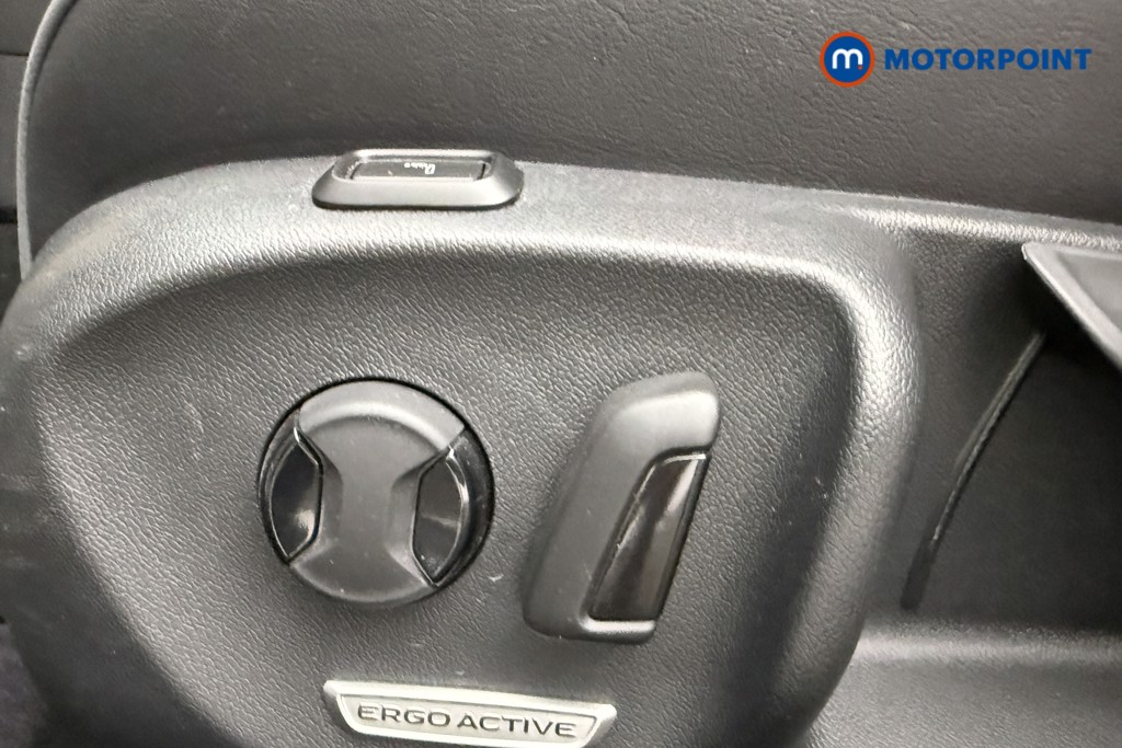 Volkswagen Passat Life Automatic Petrol Plug-In Hybrid Estate - Stock Number (1643786) - 19th supplementary image