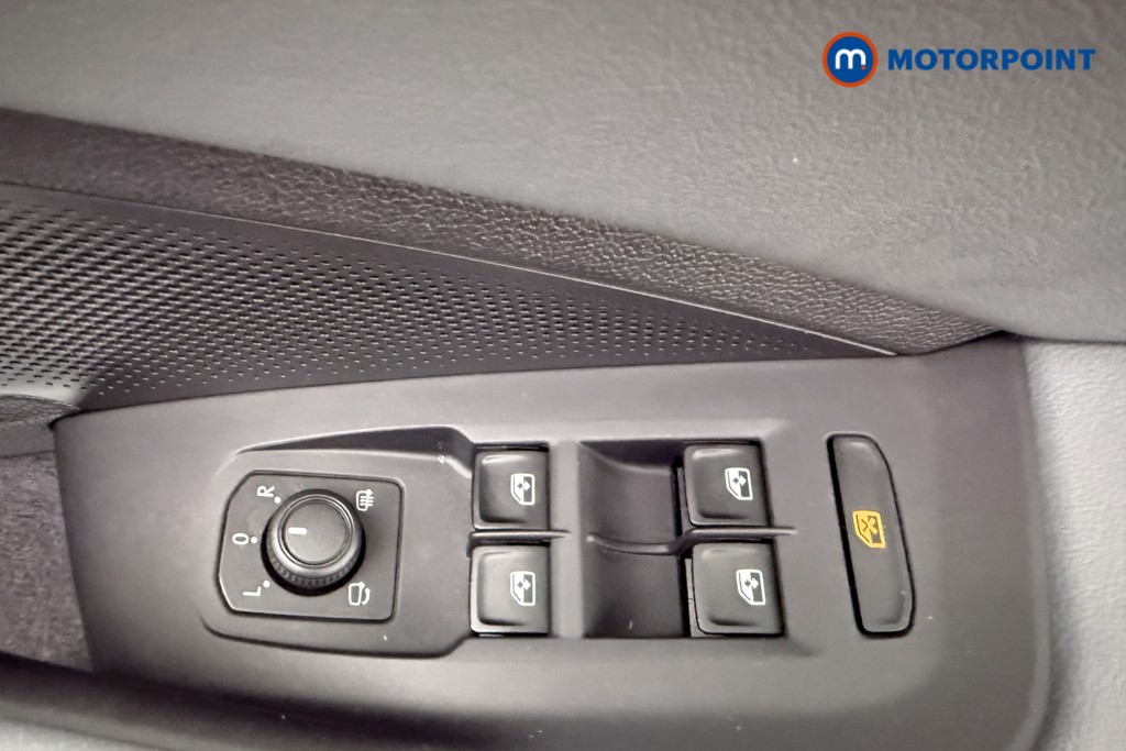 Volkswagen Passat Life Automatic Petrol Plug-In Hybrid Estate - Stock Number (1643786) - 21st supplementary image