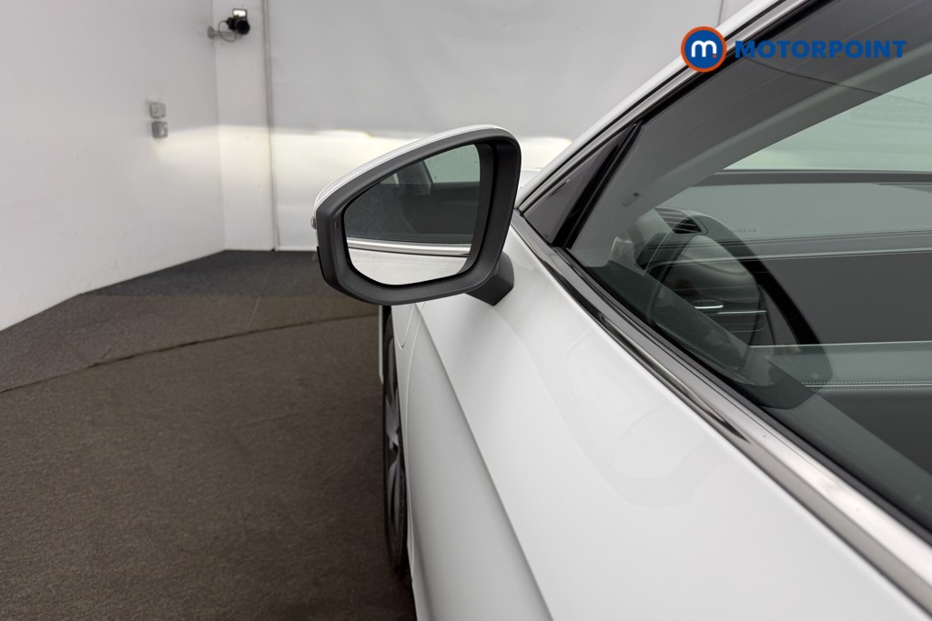 Volkswagen Passat Life Automatic Petrol Plug-In Hybrid Estate - Stock Number (1643786) - 33rd supplementary image