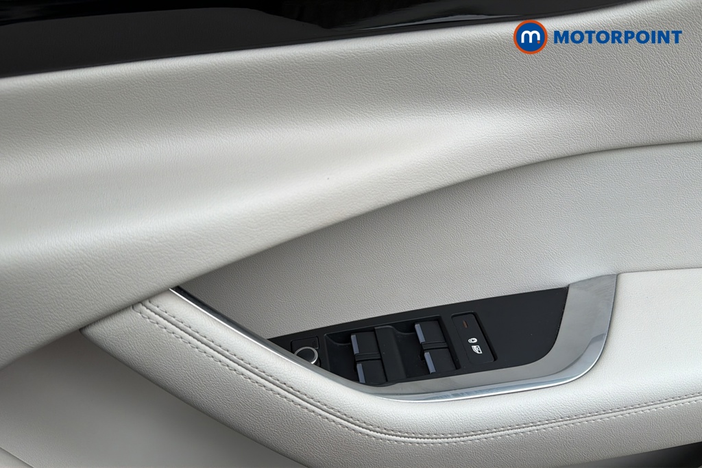 Jaguar XE S Automatic Petrol Saloon - Stock Number (1645232) - 19th supplementary image