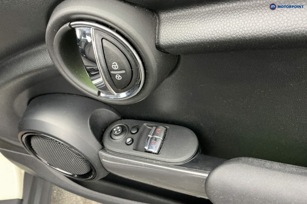 Mini Hatchback Cooper Classic Manual Petrol Hatchback - Stock Number (1645290) - 25th supplementary image