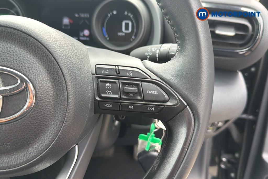 Toyota Yaris Design Automatic Petrol-Electric Hybrid Hatchback - Stock Number (1646840) - 3rd supplementary image