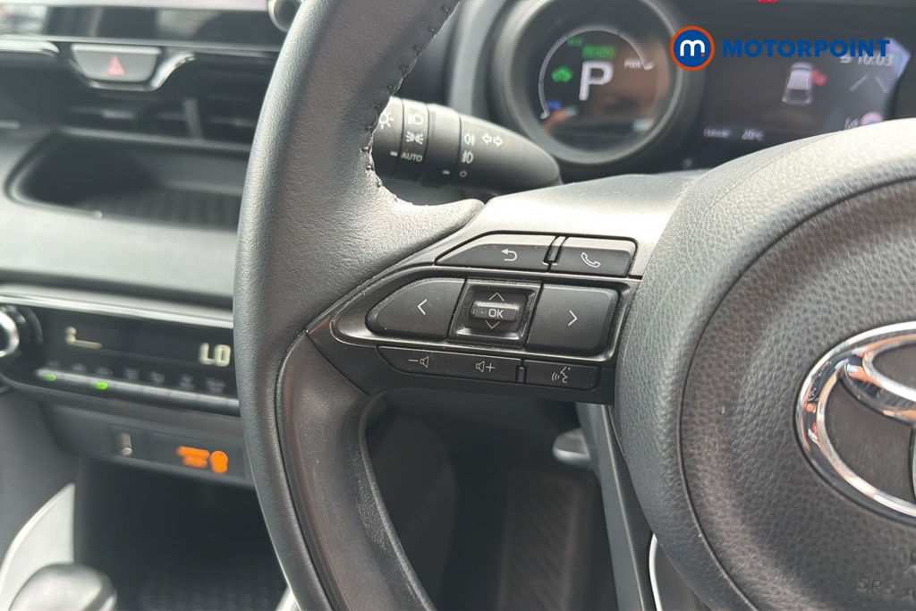 Toyota Yaris Design Automatic Petrol-Electric Hybrid Hatchback - Stock Number (1646840) - 4th supplementary image