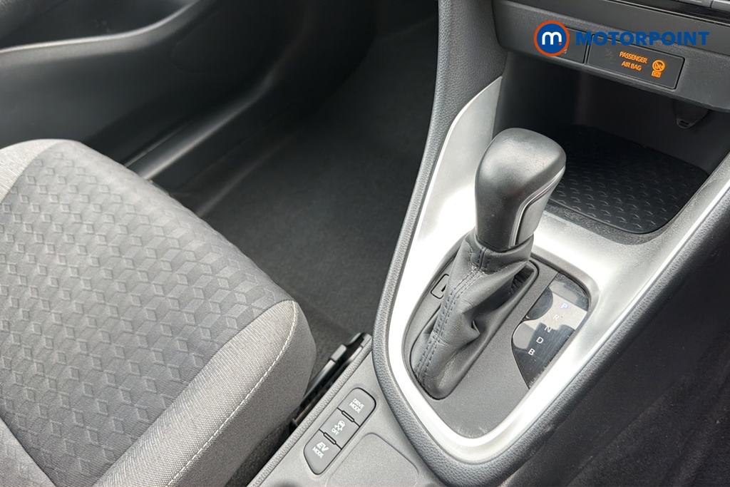 Toyota Yaris Design Automatic Petrol-Electric Hybrid Hatchback - Stock Number (1646840) - 15th supplementary image