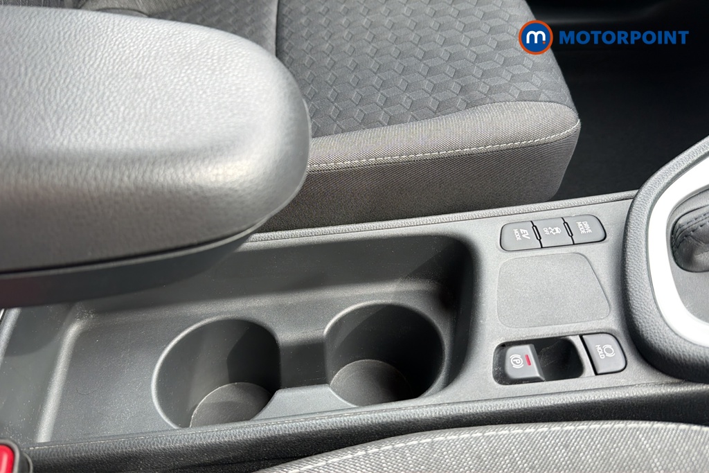 Toyota Yaris Design Automatic Petrol-Electric Hybrid Hatchback - Stock Number (1646840) - 16th supplementary image