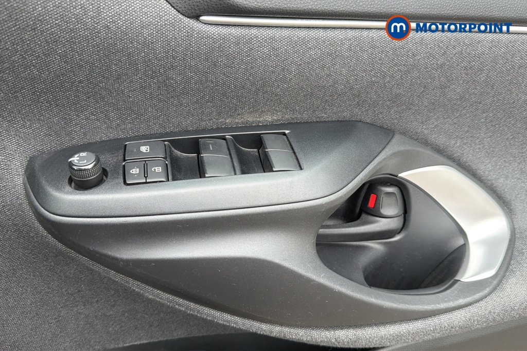 Toyota Yaris Design Automatic Petrol-Electric Hybrid Hatchback - Stock Number (1646840) - 19th supplementary image