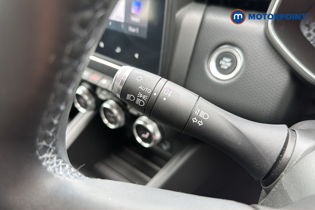 Renault Clio Iconic Manual Petrol Hatchback - Stock Number (1648090) - 5th supplementary image