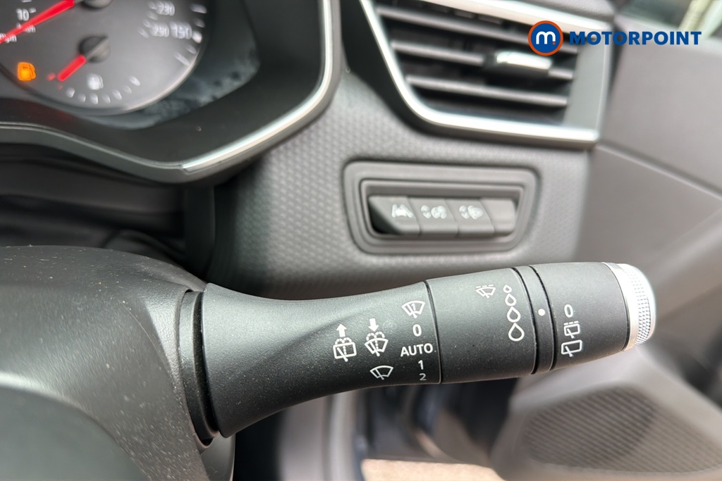 Renault Clio Iconic Manual Petrol Hatchback - Stock Number (1648090) - 6th supplementary image