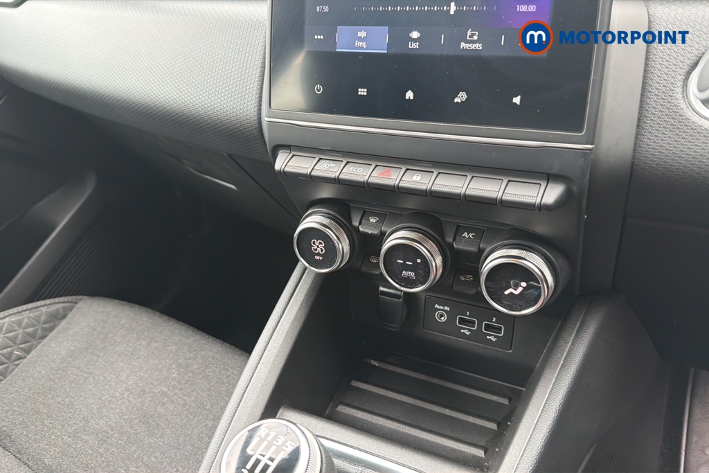 Renault Clio Iconic Manual Petrol Hatchback - Stock Number (1648090) - 12th supplementary image