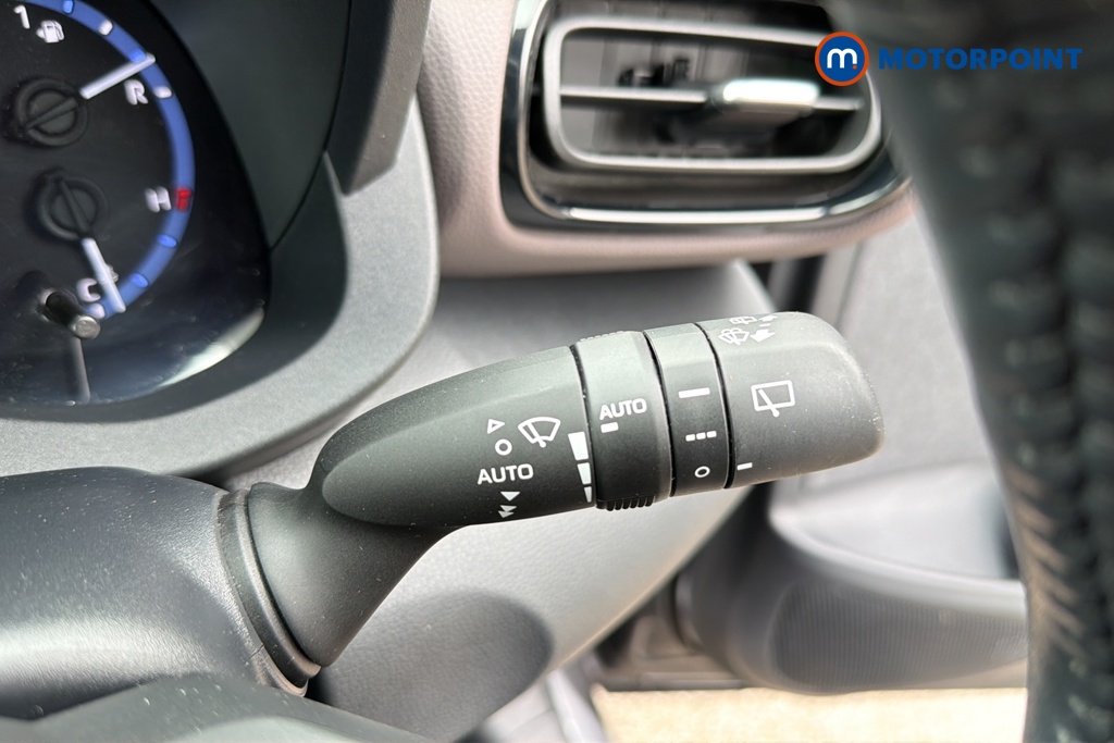 Toyota Yaris Cross Excel Automatic Petrol-Electric Hybrid Estate - Stock Number (1648220) - 6th supplementary image