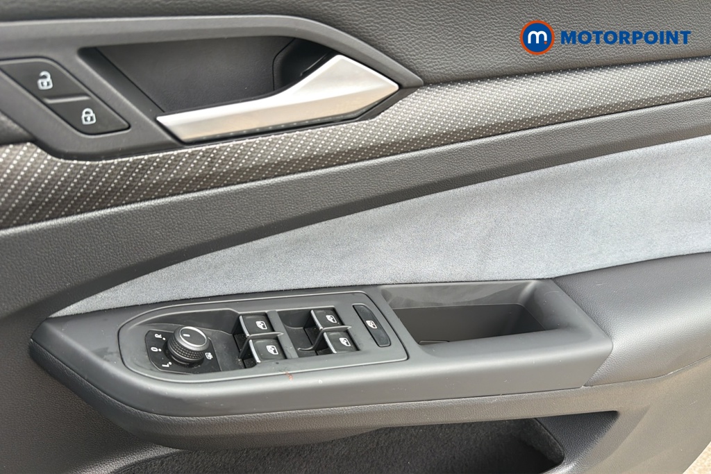 Volkswagen Golf R-Line Manual Petrol Hatchback - Stock Number (1649445) - 19th supplementary image