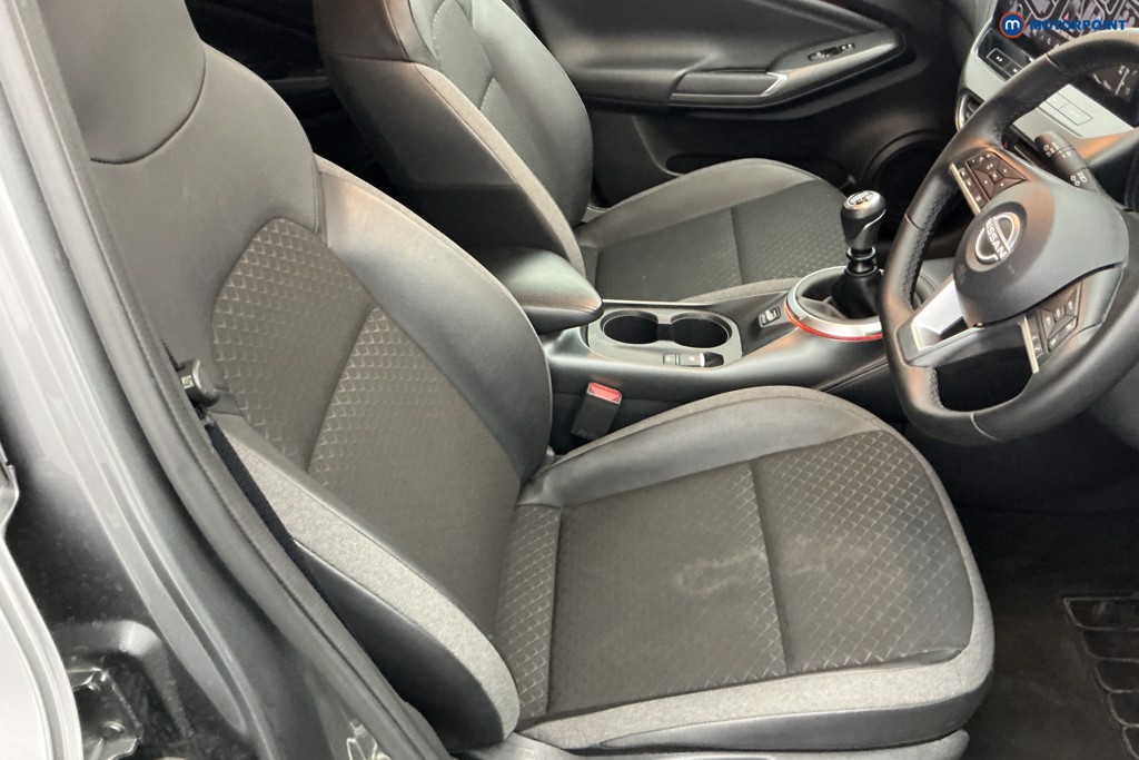 Nissan Juke N-Connecta Manual Petrol SUV - Stock Number (1635845) - 5th supplementary image