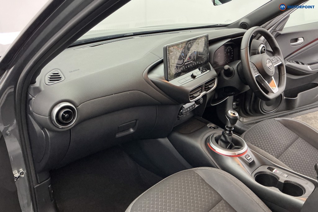 Nissan Juke N-Connecta Manual Petrol SUV - Stock Number (1635845) - 9th supplementary image