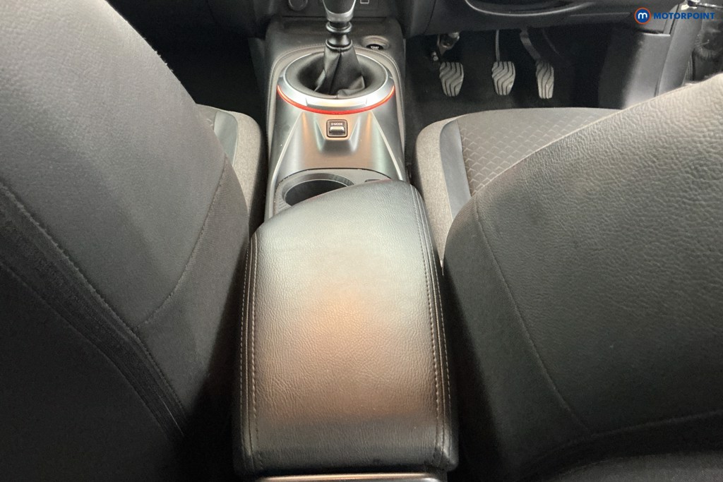 Nissan Juke N-Connecta Manual Petrol SUV - Stock Number (1635845) - 11th supplementary image