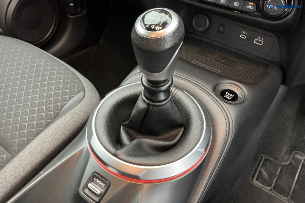Nissan Juke N-Connecta Manual Petrol SUV - Stock Number (1635845) - 15th supplementary image
