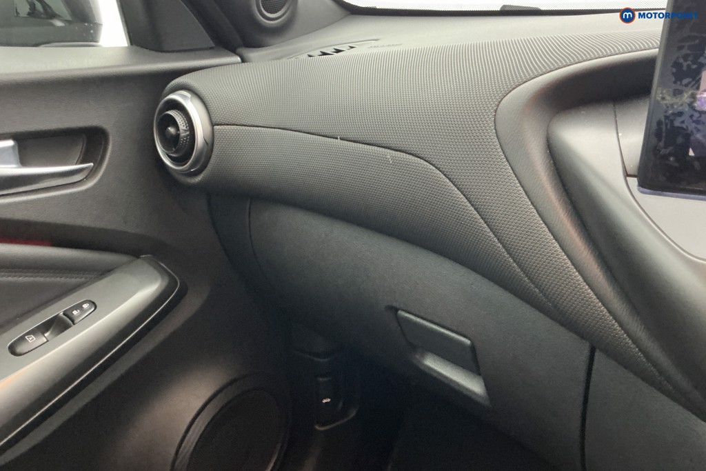 Nissan Juke N-Connecta Manual Petrol SUV - Stock Number (1635845) - 18th supplementary image
