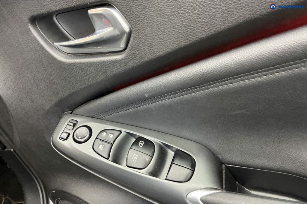 Nissan Juke N-Connecta Manual Petrol SUV - Stock Number (1635845) - 25th supplementary image