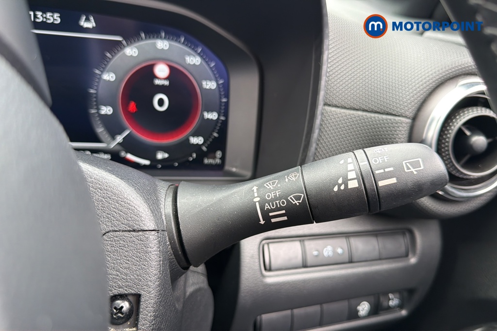 Nissan Juke N-Connecta Manual Petrol SUV - Stock Number (1642466) - 6th supplementary image