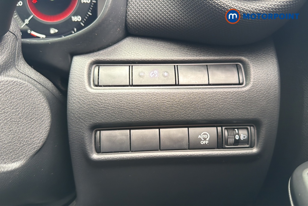 Nissan Juke N-Connecta Manual Petrol SUV - Stock Number (1642466) - 11th supplementary image