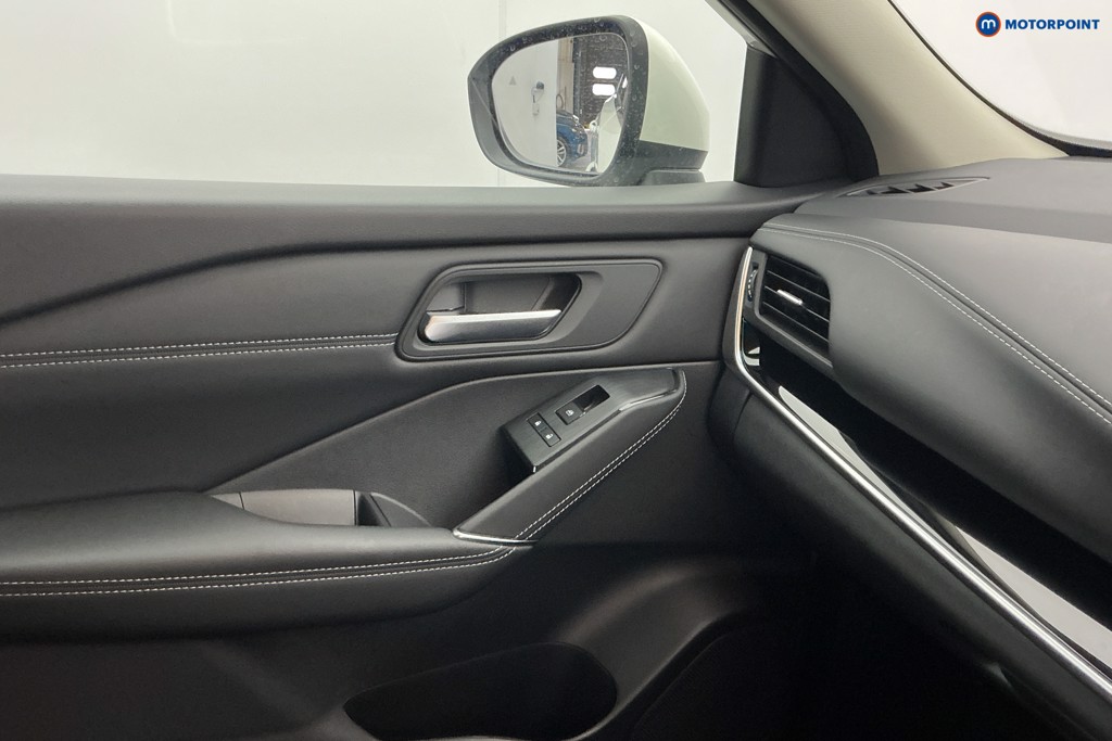 Nissan Qashqai N-Connecta Automatic Petrol-Electric Hybrid SUV - Stock Number (1644575) - 20th supplementary image