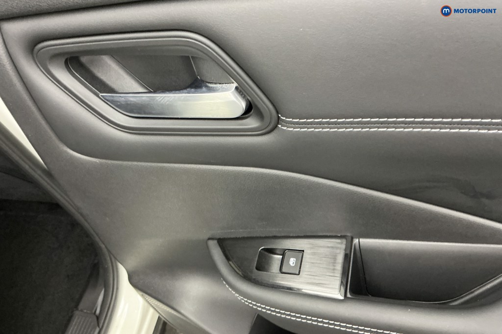 Nissan Qashqai N-Connecta Automatic Petrol-Electric Hybrid SUV - Stock Number (1644575) - 28th supplementary image