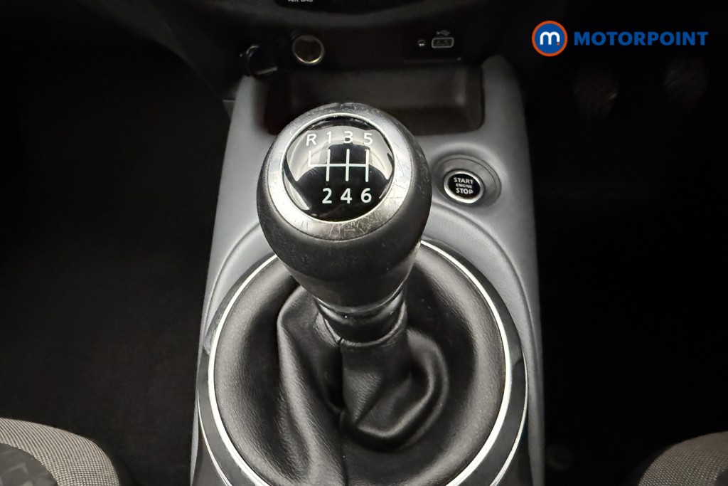 Nissan Juke N-Connecta Manual Petrol SUV - Stock Number (1647383) - 7th supplementary image