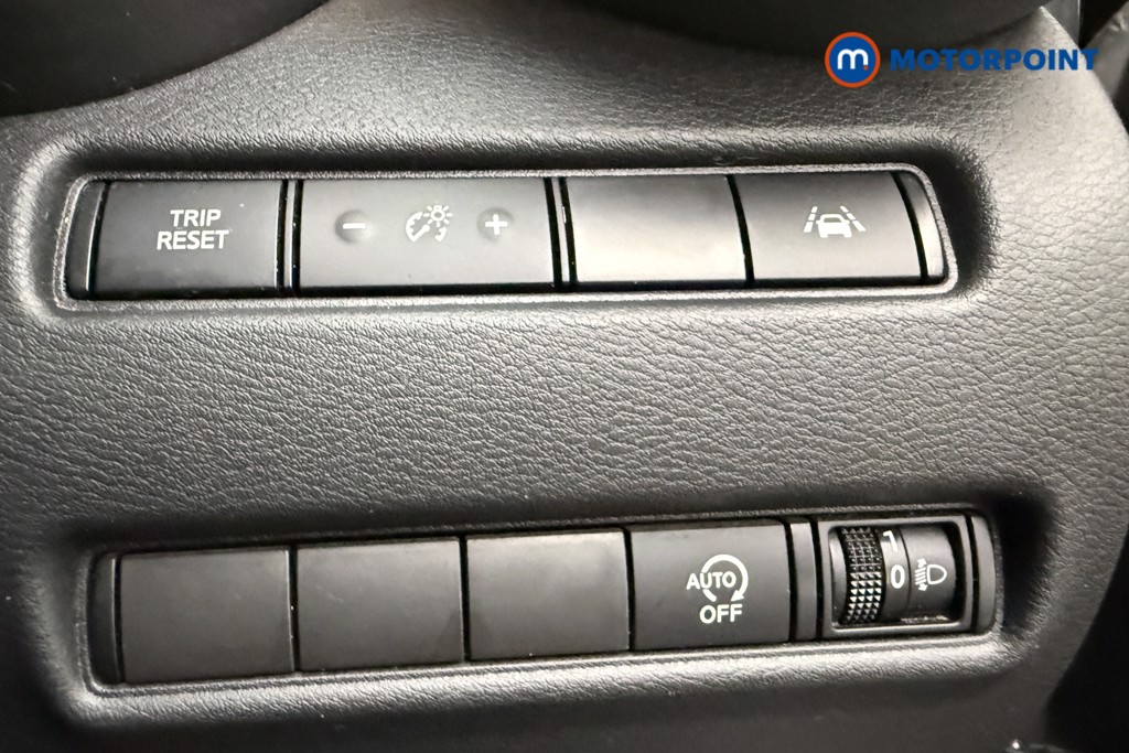 Nissan Juke N-Connecta Manual Petrol SUV - Stock Number (1647383) - 17th supplementary image