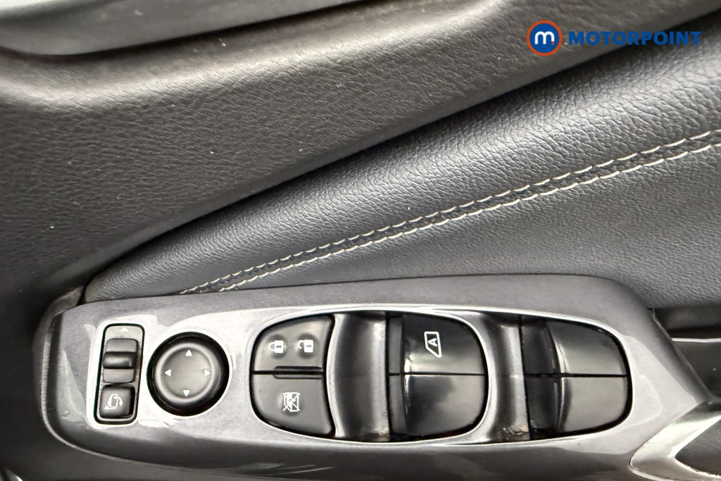 Nissan Juke N-Connecta Manual Petrol SUV - Stock Number (1647383) - 19th supplementary image