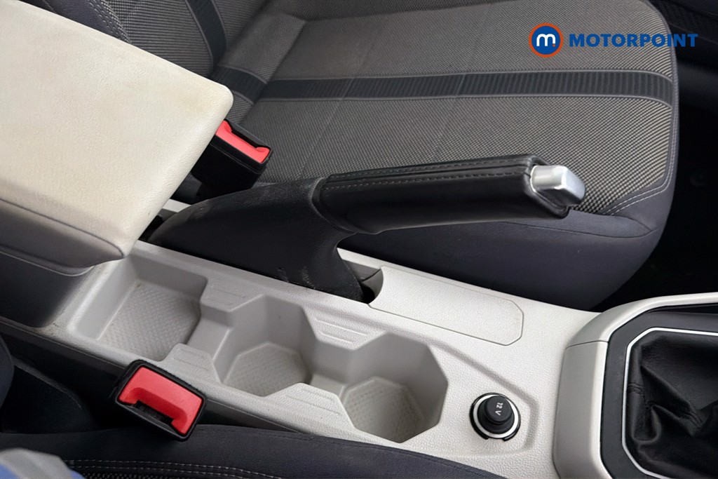 Volkswagen Polo SEL Manual Petrol Hatchback - Stock Number (1647916) - 16th supplementary image