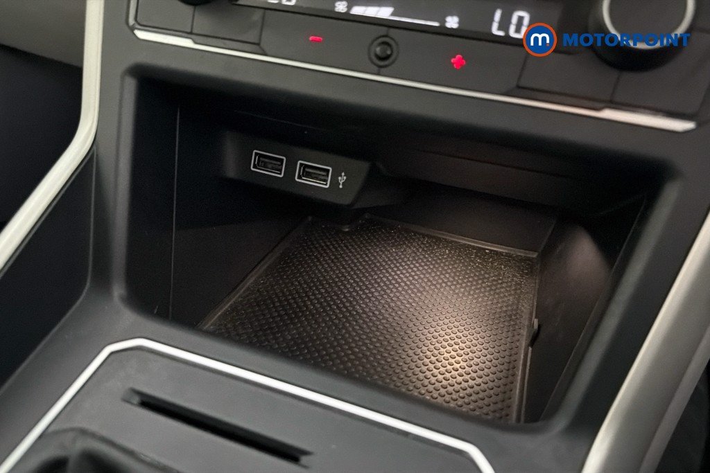 Volkswagen Polo SEL Manual Petrol Hatchback - Stock Number (1647916) - 17th supplementary image