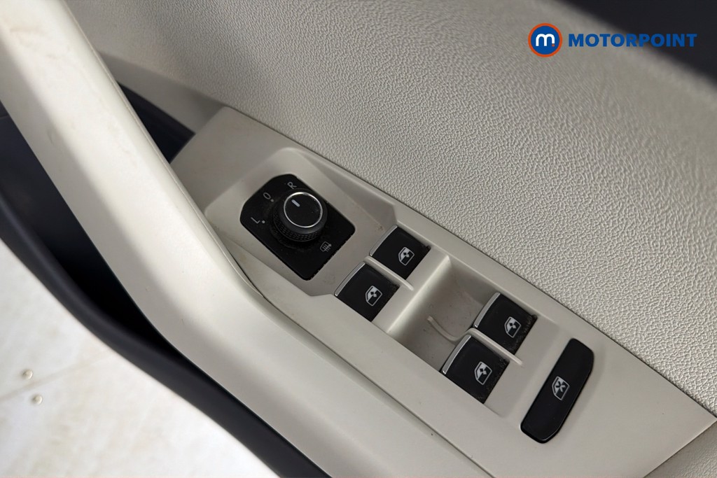 Volkswagen Polo SEL Manual Petrol Hatchback - Stock Number (1647916) - 42nd supplementary image