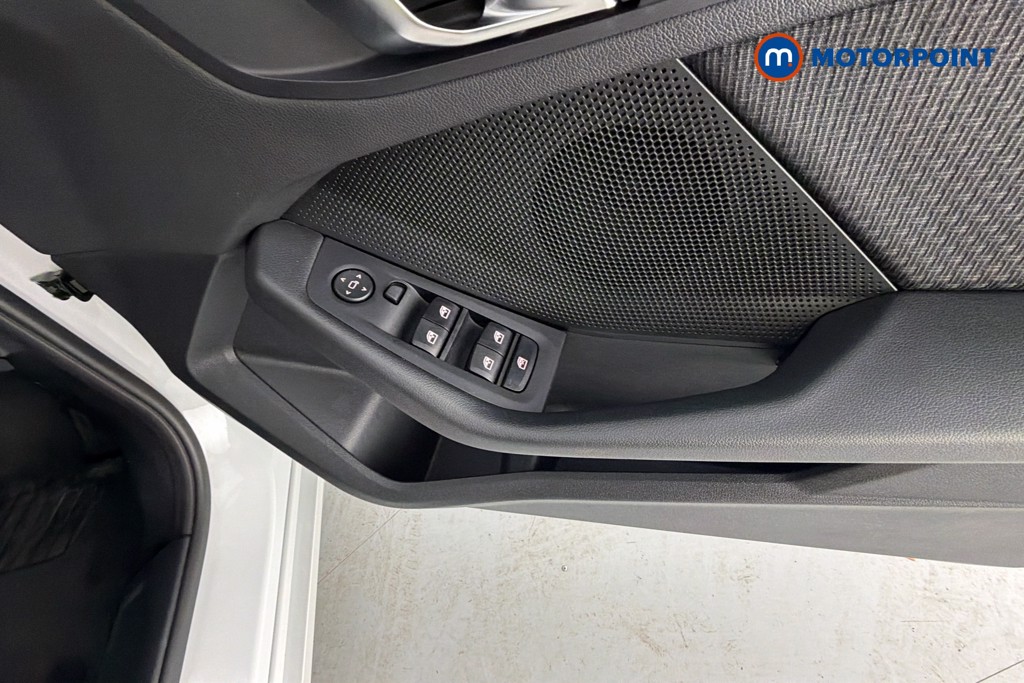 BMW 1 Series SE Manual Petrol Hatchback - Stock Number (1648564) - 20th supplementary image