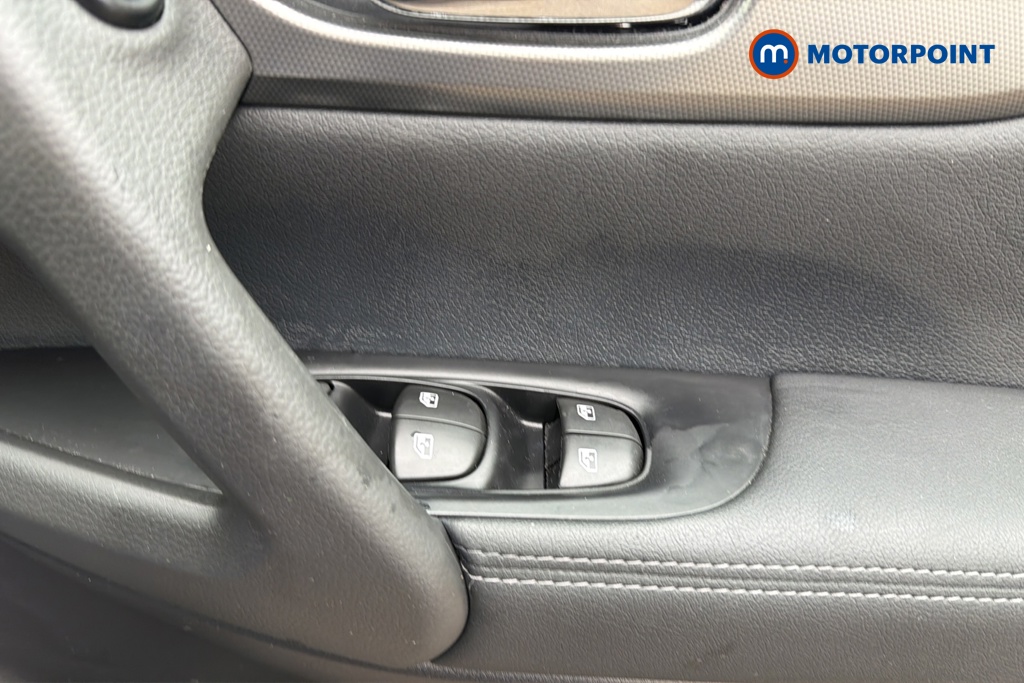 Nissan Qashqai N-Connecta Manual Petrol SUV - Stock Number (1649444) - 19th supplementary image