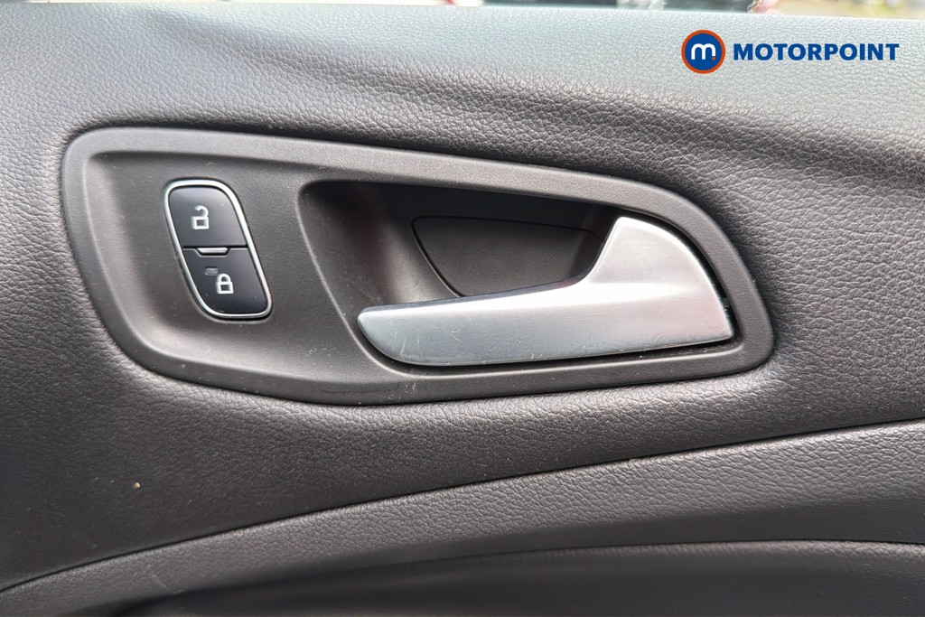 Ford Kuga St-Line X Manual Petrol SUV - Stock Number (1638014) - 42nd supplementary image