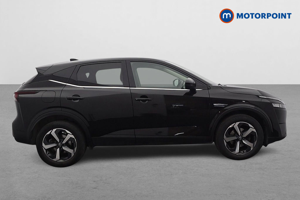 Nissan Qashqai N-Connecta Manual Petrol SUV - Stock Number (1640789) - Drivers side