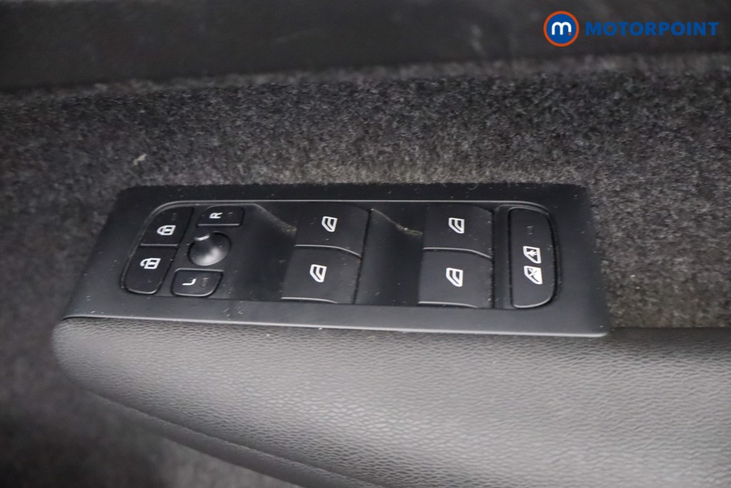 Volvo Xc40 Core Automatic Petrol Plug-In Hybrid SUV - Stock Number (1642190) - 10th supplementary image