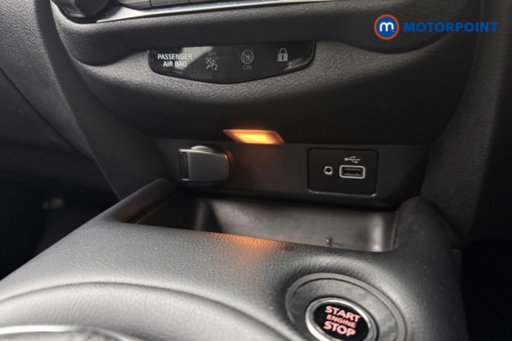 Nissan Juke N-Connecta Manual Petrol SUV - Stock Number (1642329) - 14th supplementary image