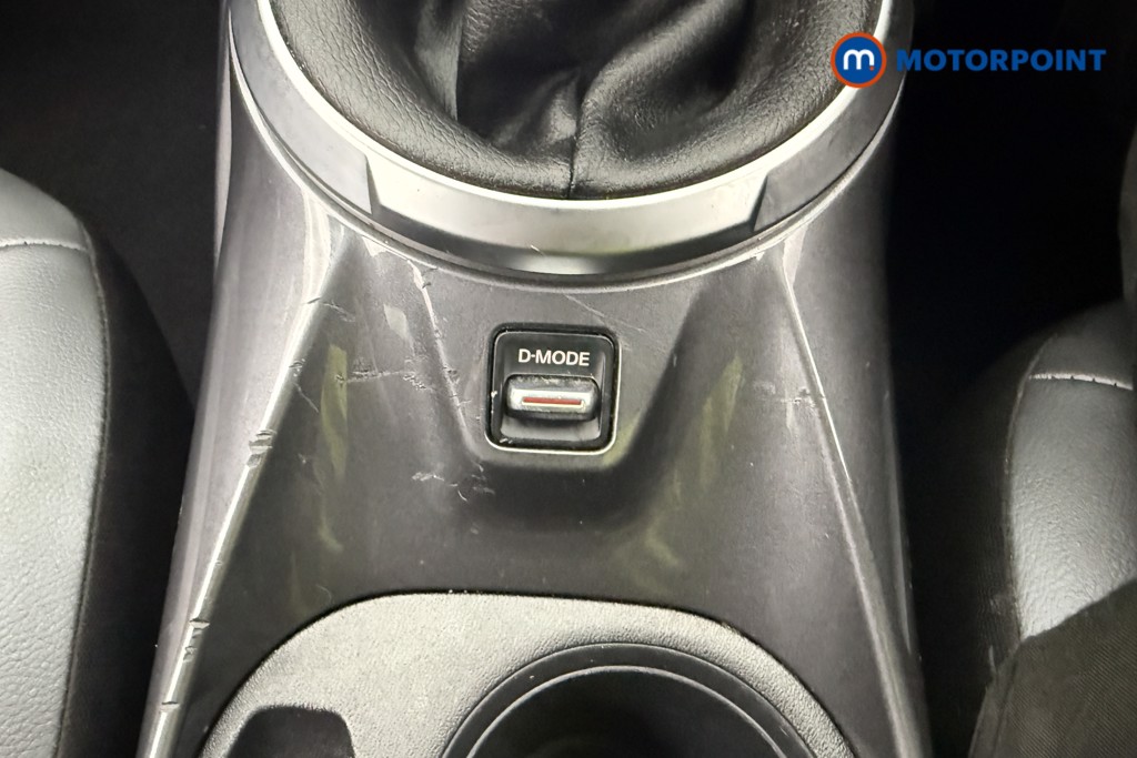 Nissan Juke N-Connecta Manual Petrol SUV - Stock Number (1642329) - 15th supplementary image