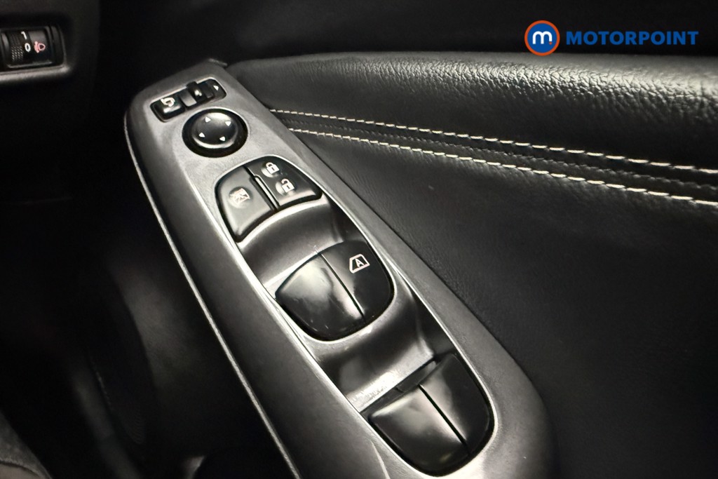 Nissan Juke N-Connecta Manual Petrol SUV - Stock Number (1642329) - 16th supplementary image