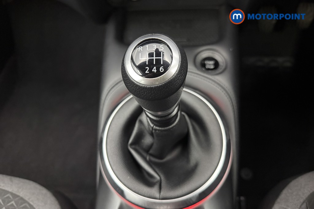 Nissan Juke N-Connecta Manual Petrol SUV - Stock Number (1642397) - 7th supplementary image
