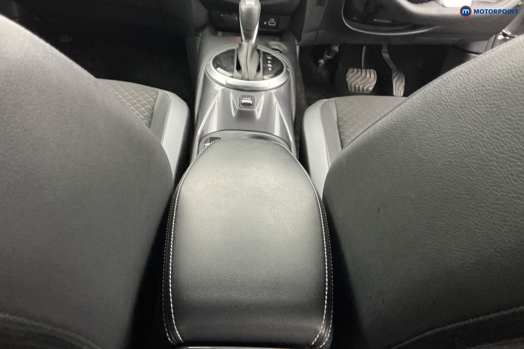 Nissan Juke N-Connecta Automatic Petrol-Electric Hybrid SUV - Stock Number (1643761) - 11th supplementary image