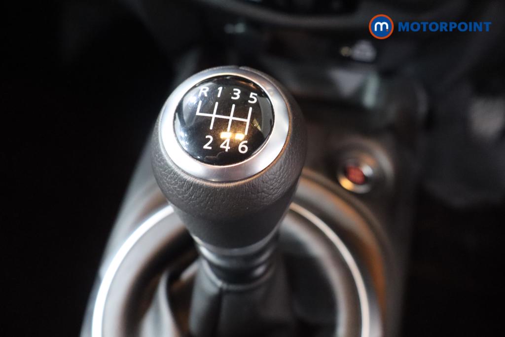Nissan Juke N-Connecta Manual Petrol SUV - Stock Number (1644287) - 5th supplementary image