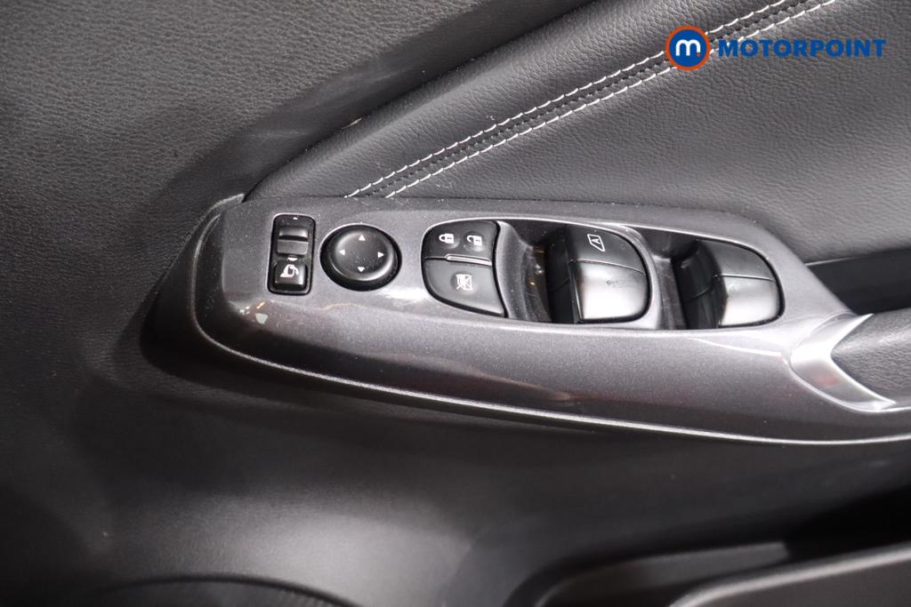 Nissan Juke N-Connecta Manual Petrol SUV - Stock Number (1644287) - 9th supplementary image