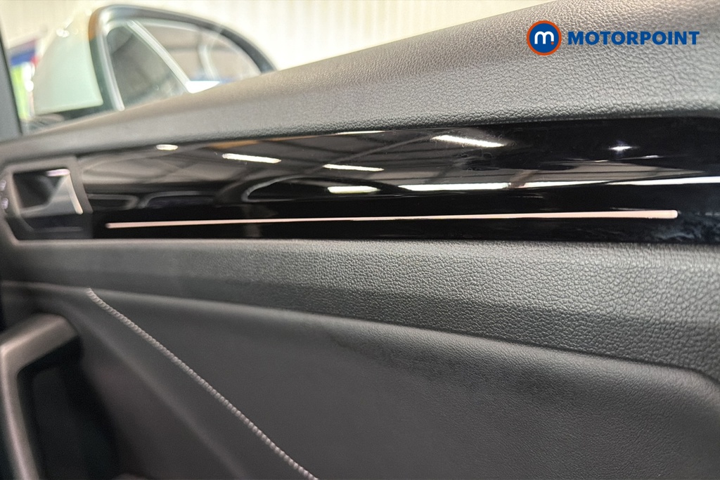 Volkswagen T-Roc R-Line Automatic Petrol SUV - Stock Number (1644405) - 10th supplementary image