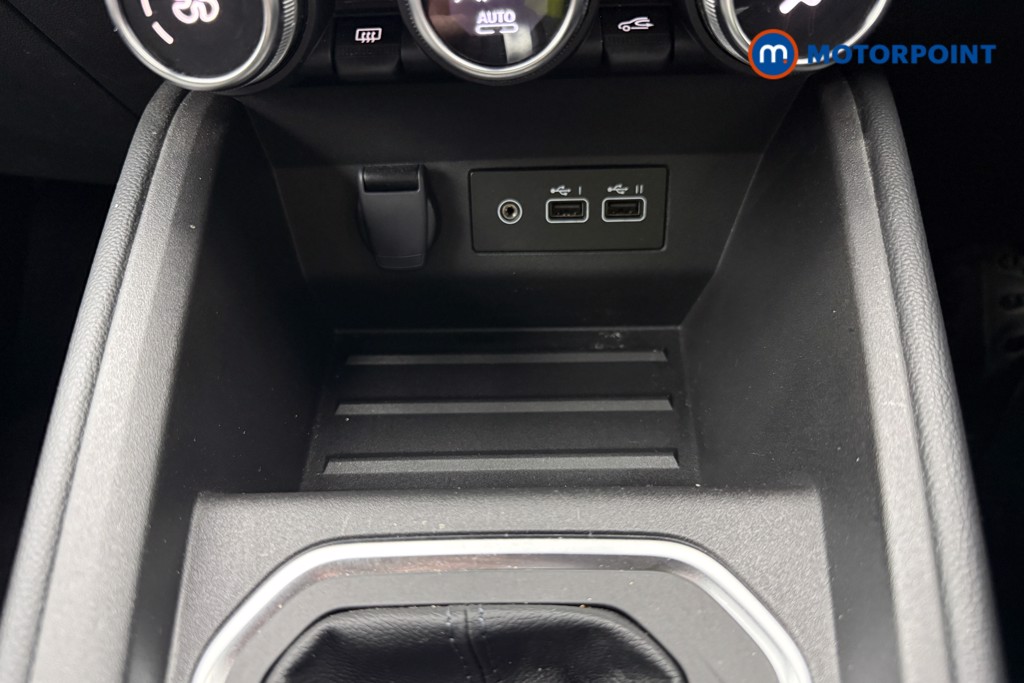 Renault Clio Evolution Automatic Petrol-Electric Hybrid Hatchback - Stock Number (1644512) - 16th supplementary image