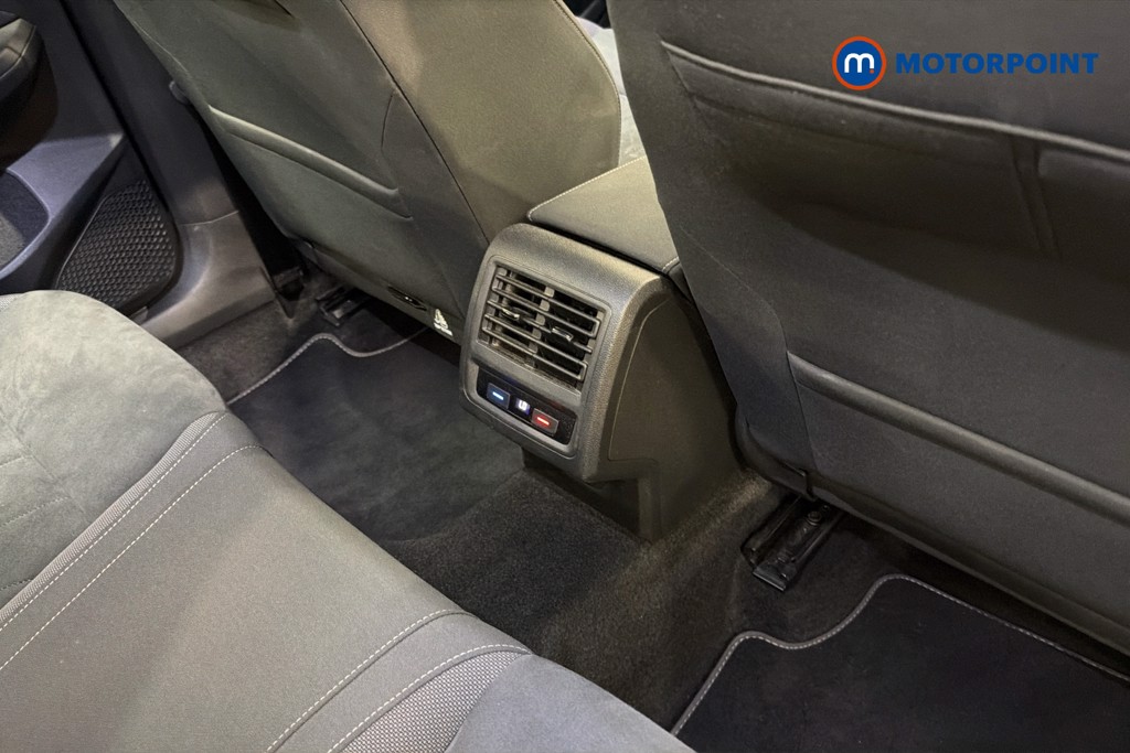 Volkswagen Golf Style Manual Petrol Hatchback - Stock Number (1645999) - 30th supplementary image