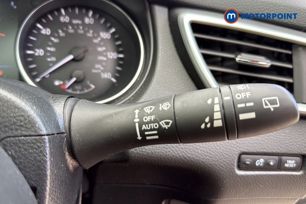 Nissan Qashqai N-Connecta Manual Petrol SUV - Stock Number (1647688) - 6th supplementary image