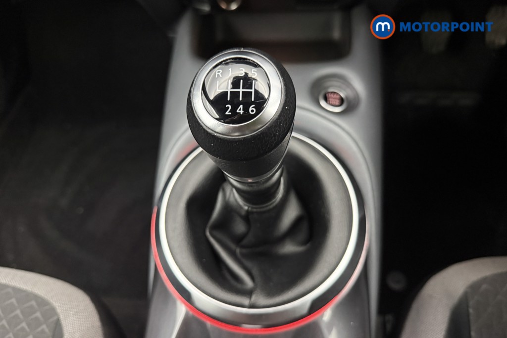 Nissan Juke N-Connecta Manual Petrol SUV - Stock Number (1647767) - 7th supplementary image